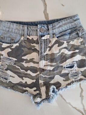 BDG High Rise Cheeky Shorts Camo Front Denim Back Cut Off 25